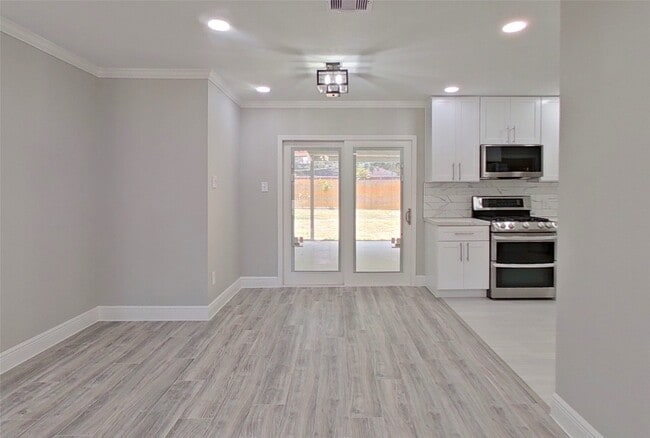 Building Photo - 4947 Poinciana Dr