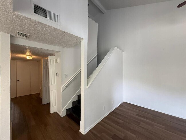 Foto del edificio - 2700 Mulford Cove