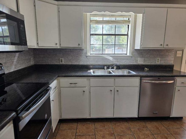 Building Photo - 2505 Glenn Pl