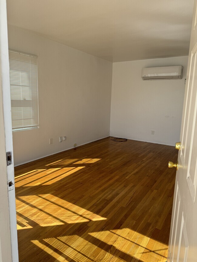 Foto del edificio - 5010 Muir Ave