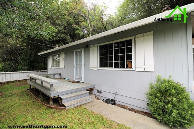 Building Photo - 1550 Benton Dr