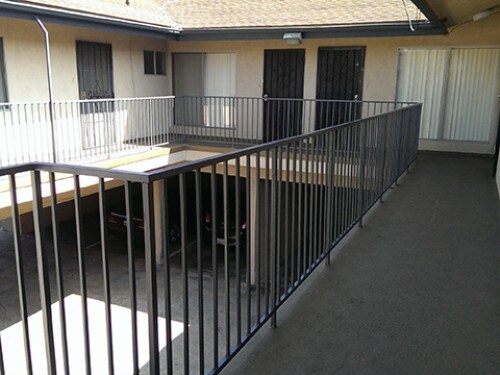 Primary Photo - 924 Larch St