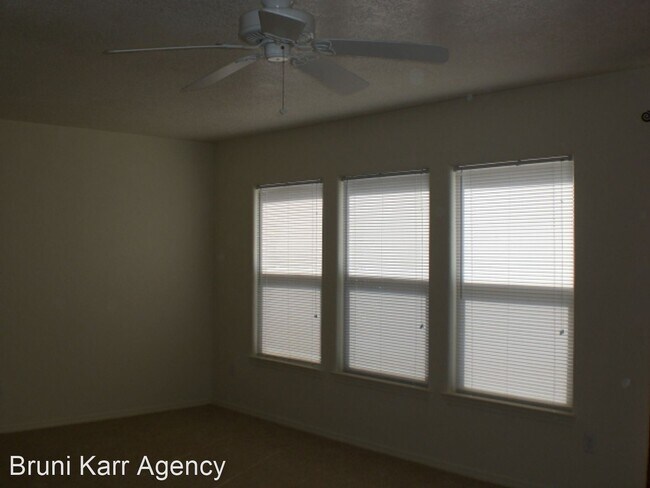 Building Photo - 3 br, 2.5 bath House - 12000 Block of Rain...