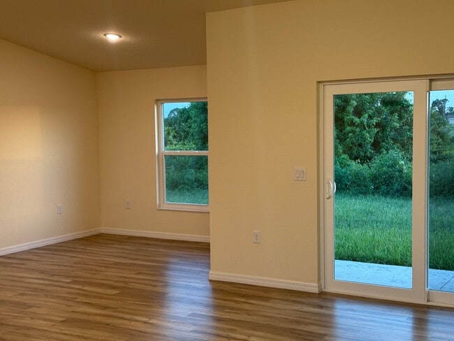 Foto del edificio - 9006 Meadow Cir