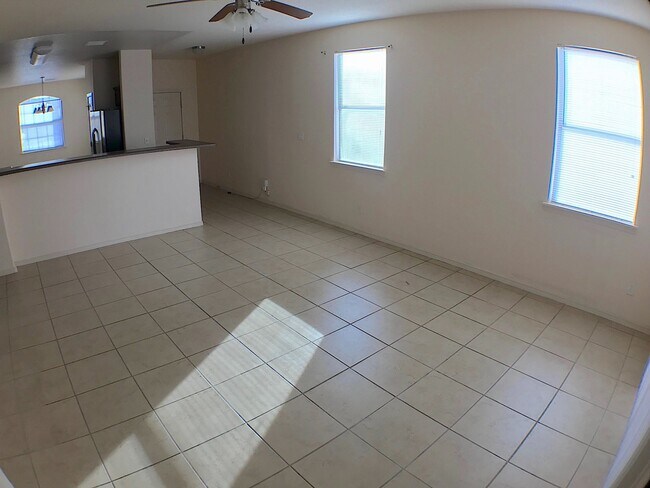 Building Photo - East El Paso 3bed/2bath Refrig A/C