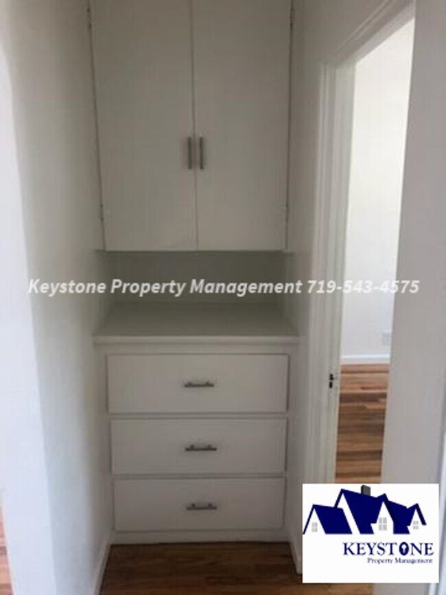 Building Photo - Pet Friendly North Side Home 2 Bedroom/1 Bathroom/1 Car Garage $1350/$1350