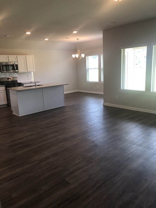 Building Photo - 16724 Highland Heights Dr