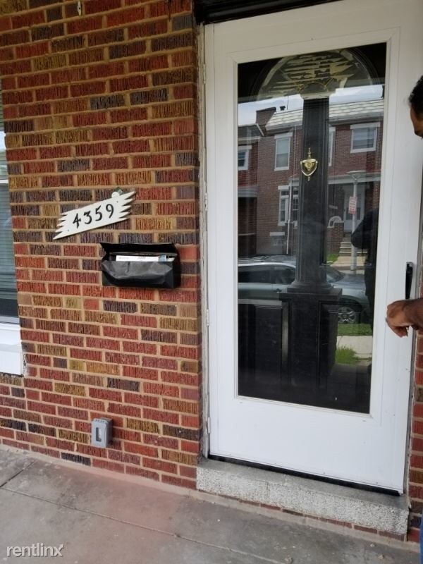 Building Photo - 4 br, 2 bath Townhome - 4359 Sheldon Ave