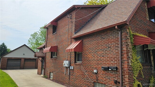 Foto del edificio - 237 Colton Ave