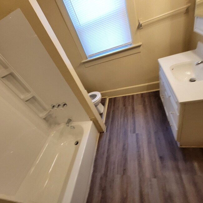 Foto del edificio - 3 Bedroom - Central A/c