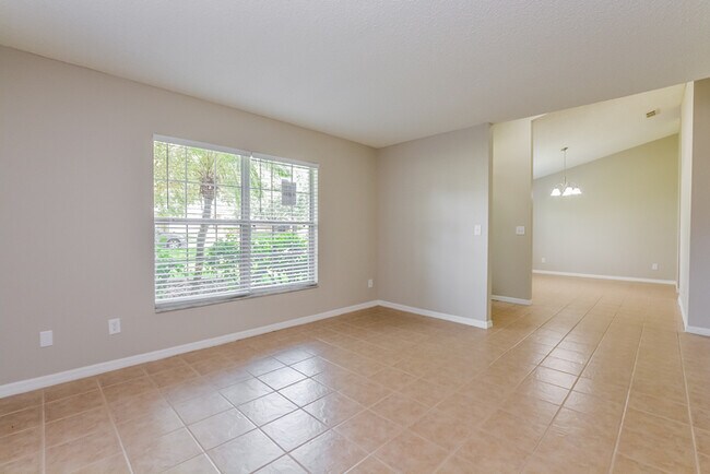 Building Photo - 2202 Lake Pointe Cir