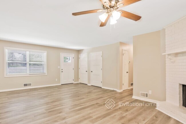 Building Photo - 872 Pinecrest Terrace SW