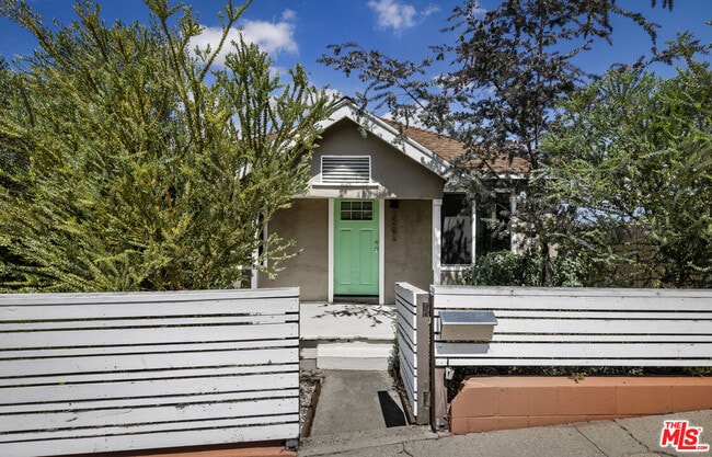 Foto del edificio - 1562 Attridge Ave