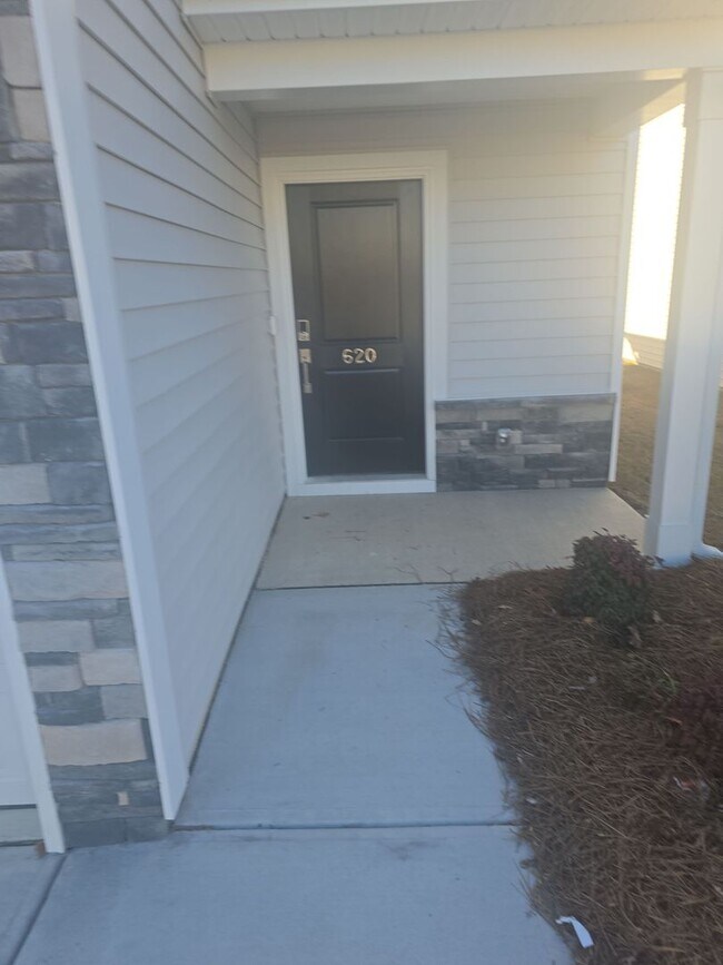 Foto del edificio - New build 3 bed 2.5 bath house in Pinecrest Subdivision