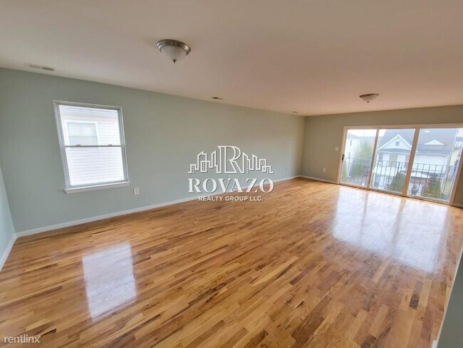 Building Photo - 3 br, 2 bath Townhome - 12 Birks Pl Apt 3