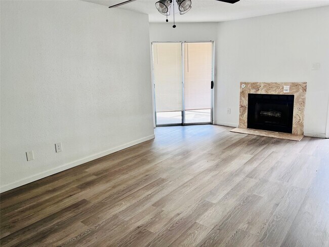 Foto del edificio - 9797 Leawood Blvd