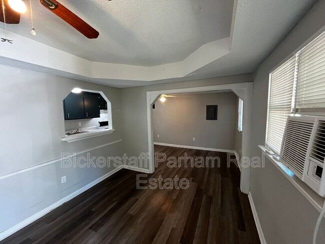 Foto del edificio - 826 Winston Rd