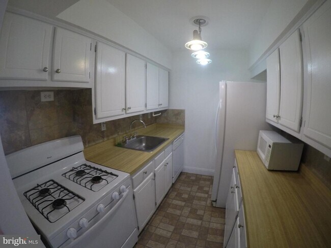 Building Photo - 516 Corinthian Ave