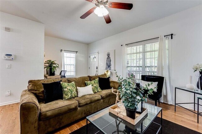 Foto del edificio - 1591 Lakewood Ave SE