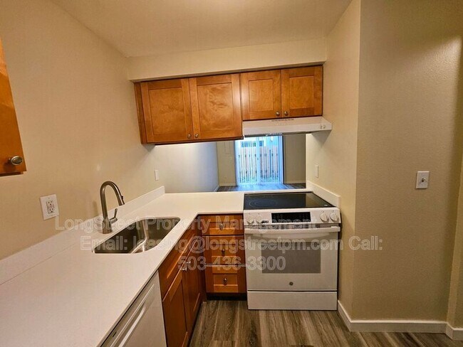 Foto del edificio - 3211 SE Wake St
