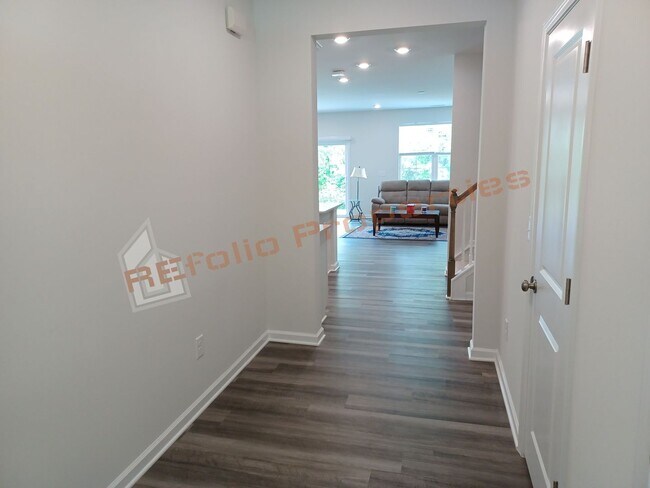 Foto del edificio - Great Location! 3 Bedroom 1-Car Garage Tow...