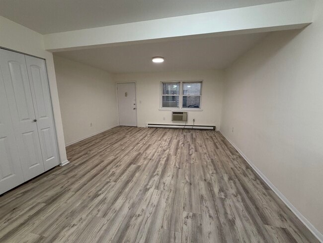 Building Photo - 81 70th St