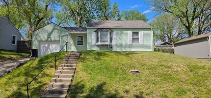 Building Photo - 636 NE 45th Terrace