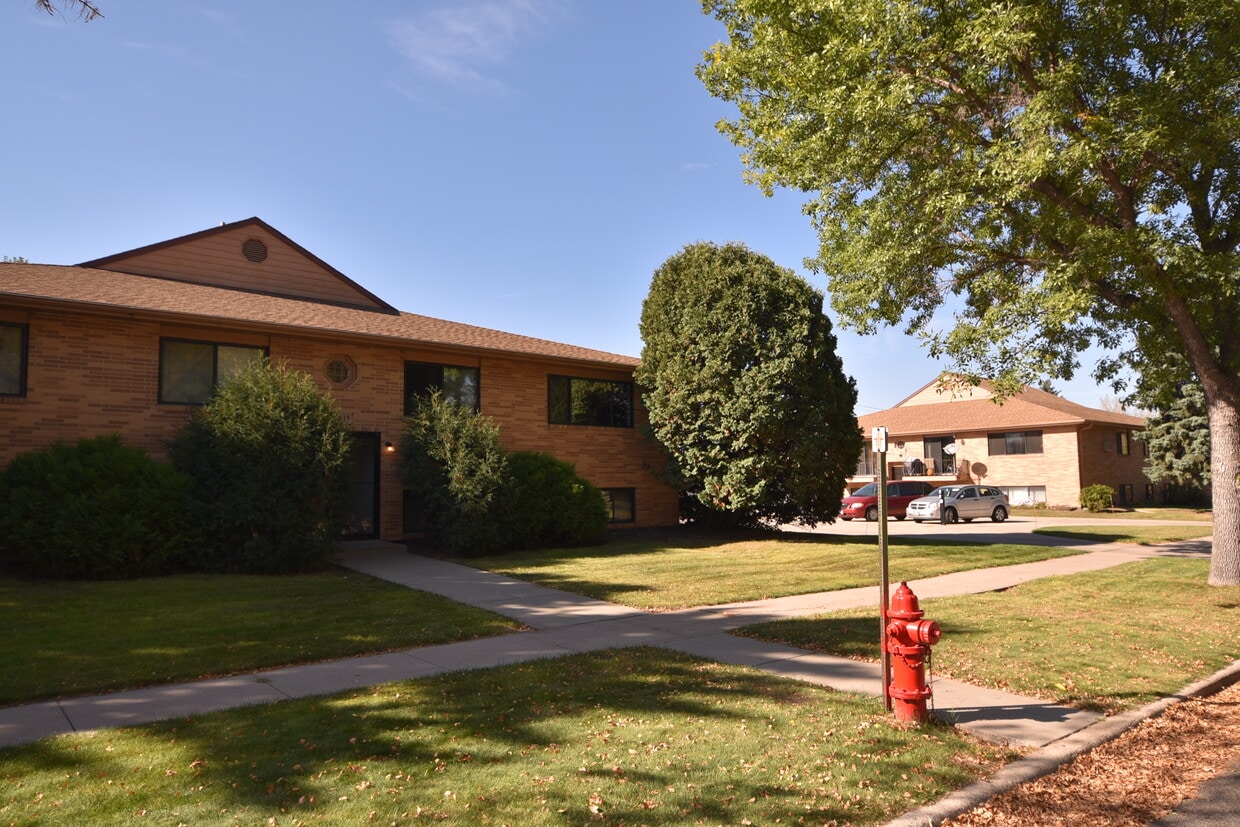 Primary Photo - Country Club Apartments