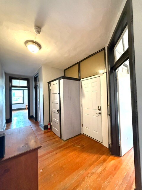 Foto del edificio - 220 E State St