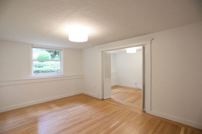 Building Photo - Lovely 1BR/1BA garden apartment in Lower P...