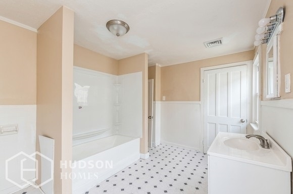 Foto del edificio - Now Available! 75 South Main St, Castleton NY