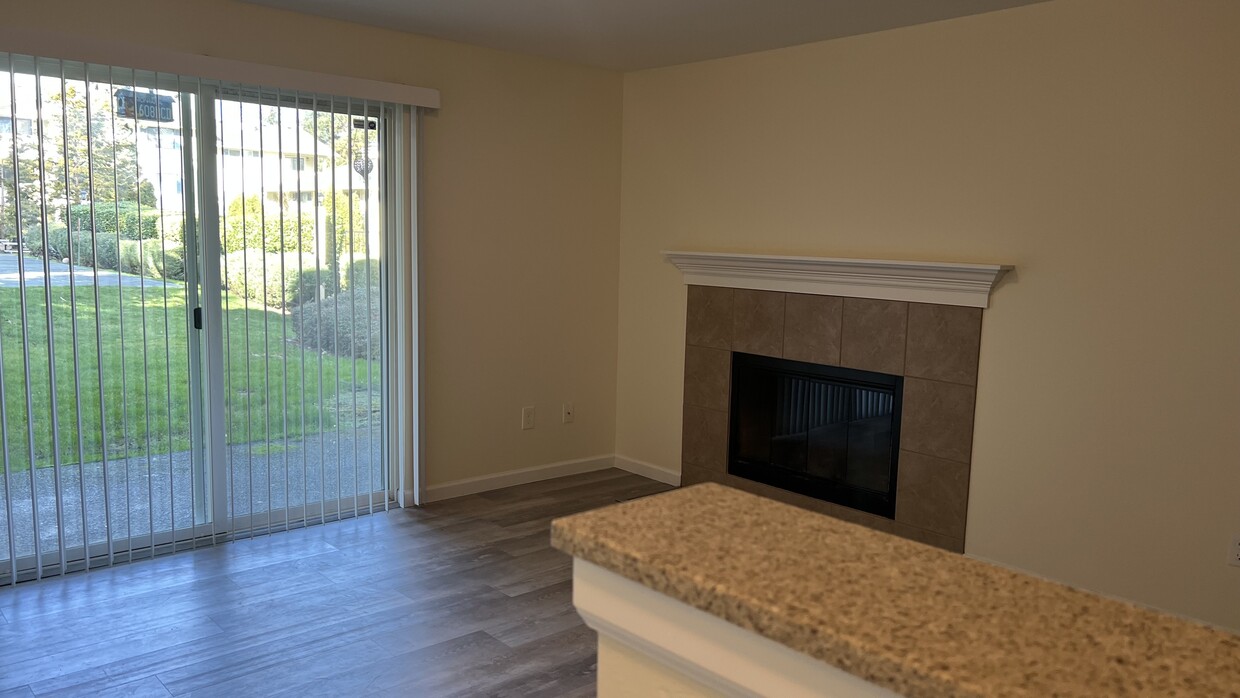 Foto principal - 12906 8th Ave W
