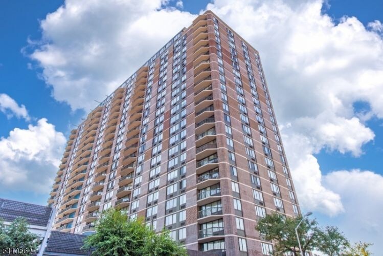 Primary Photo - 760 Anderson Ave