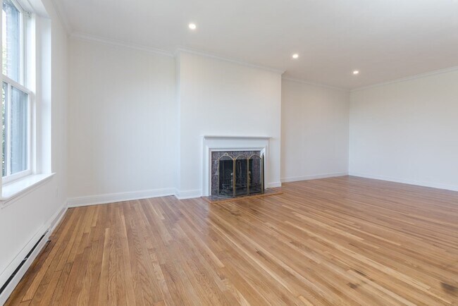 Building Photo - 20 Brimmer St
