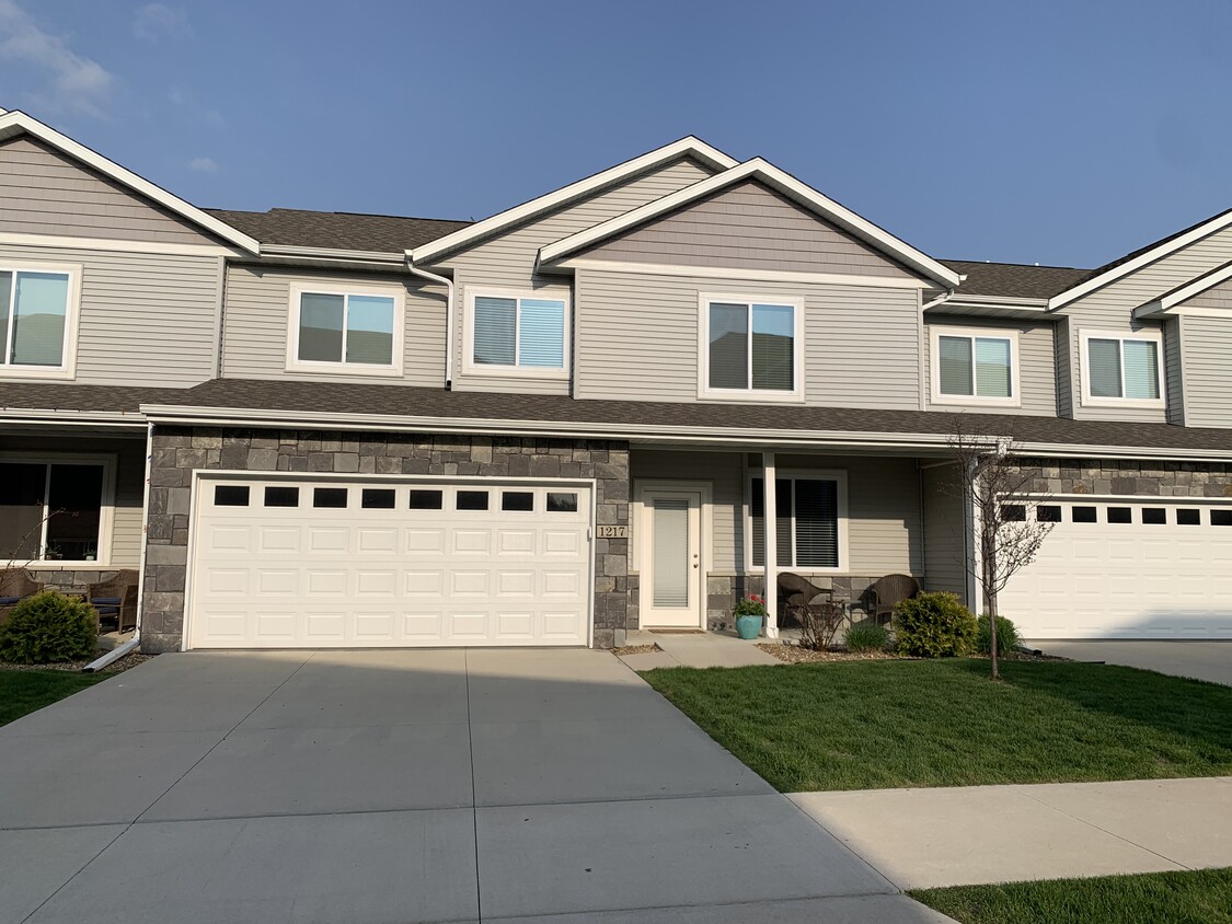 Primary Photo - 1217 Ronald Way