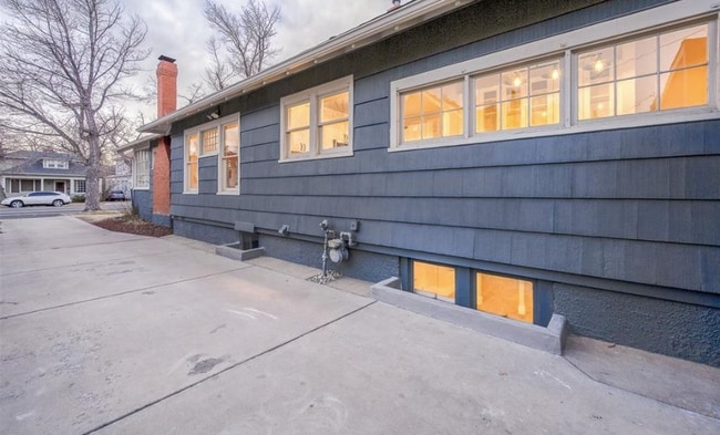 Building Photo - 124 E Fontanero St