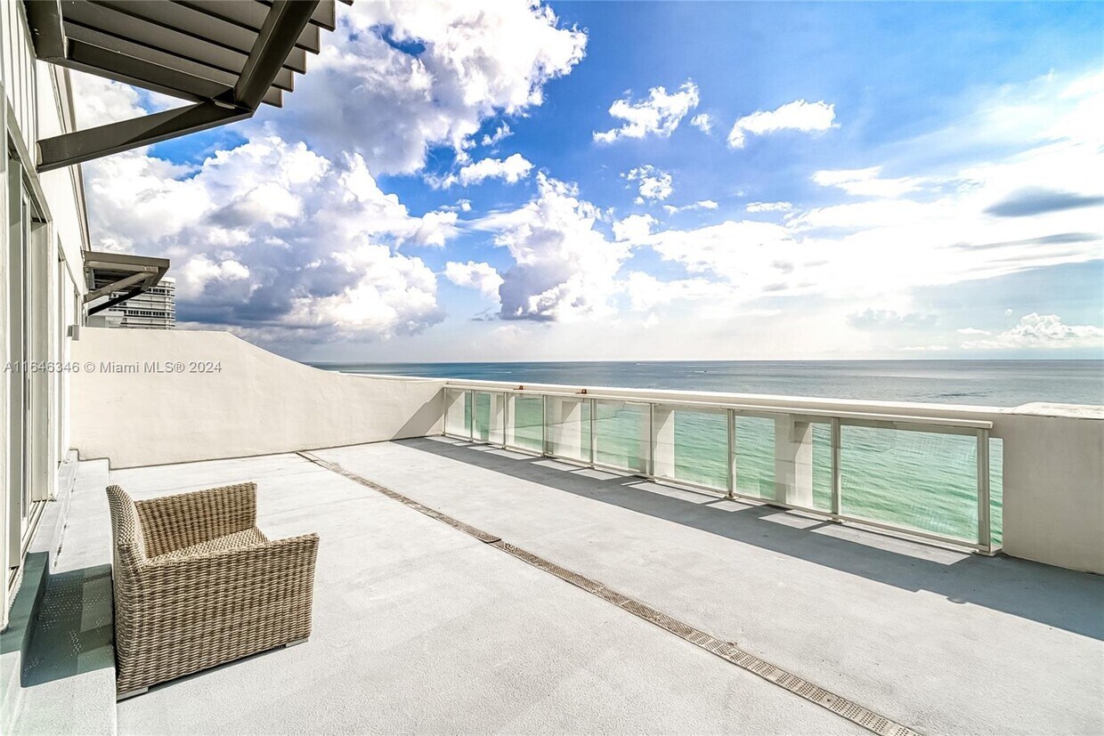 Foto principal - 9499 Collins Ave