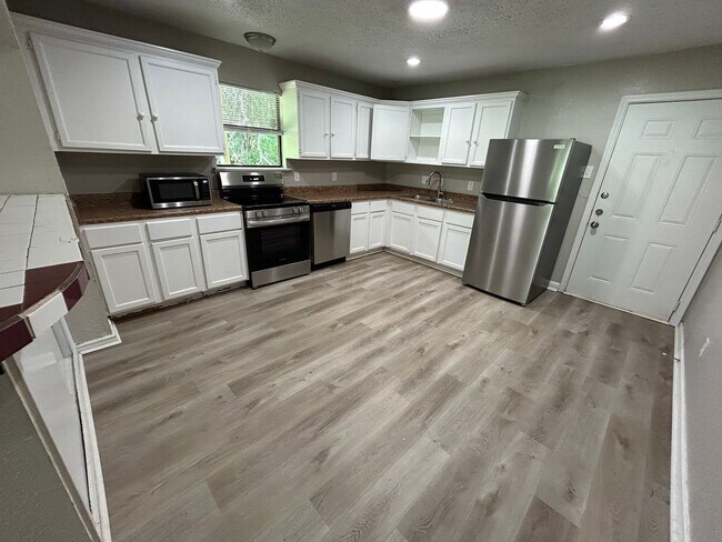 Building Photo - 715 Eastham Ln