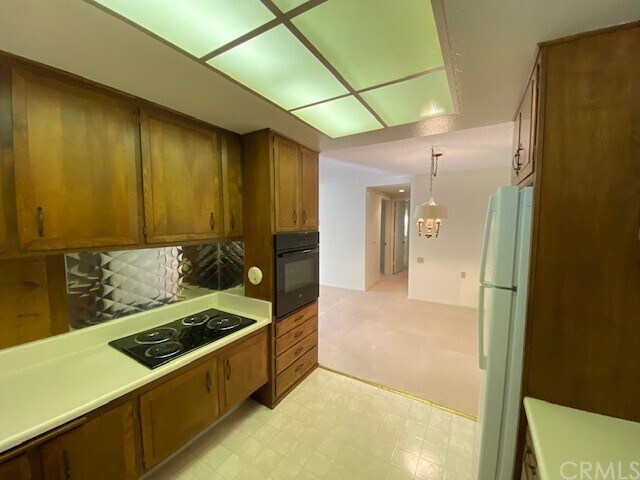 Building Photo - 547 Via Estrada