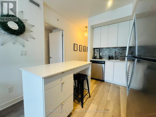 Photo du bâtiment - 5260 Dundas St