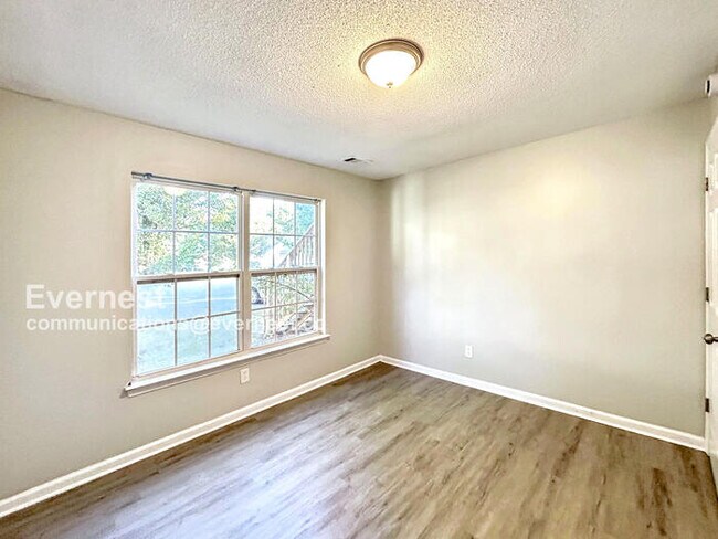 Foto del edificio - 2730 Sand Lake Ct