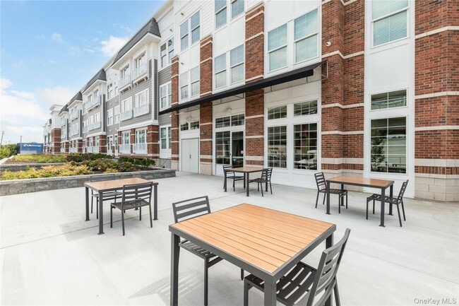 Building Photo - 75 E Hoffman Ave