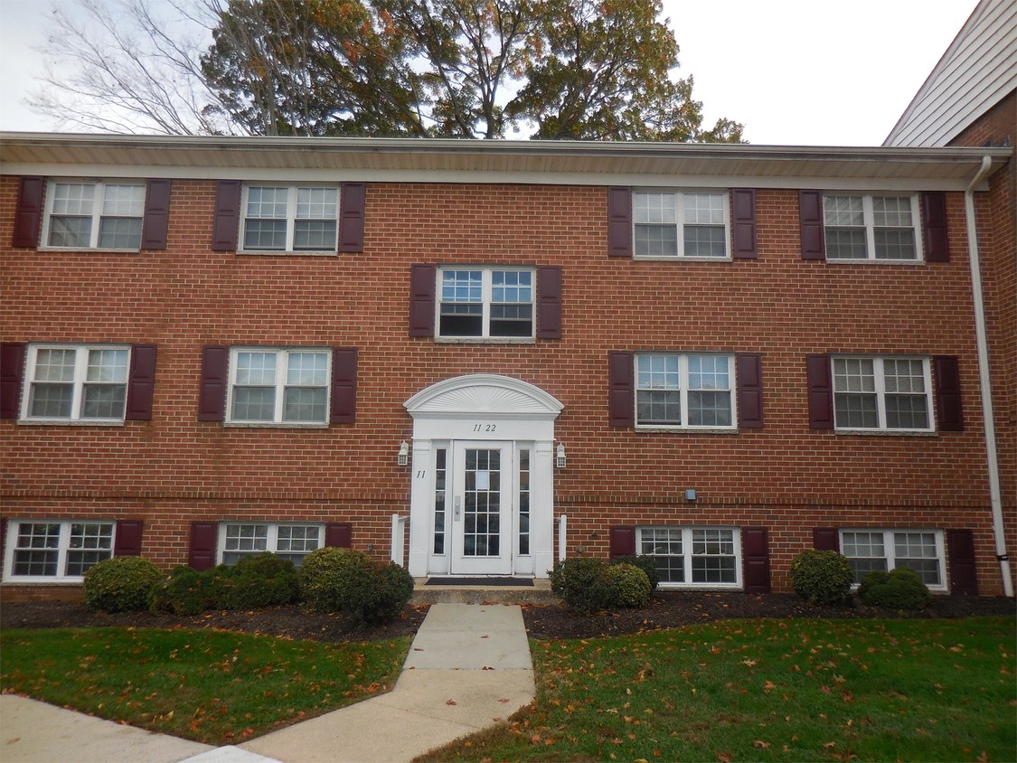 Primary Photo - 1122 Chesapeake Dr