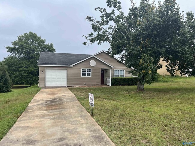 Building Photo - 121 Bramblebush Dr