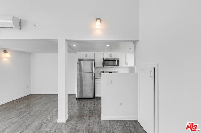 Foto del edificio - 4980 S Centinela Ave