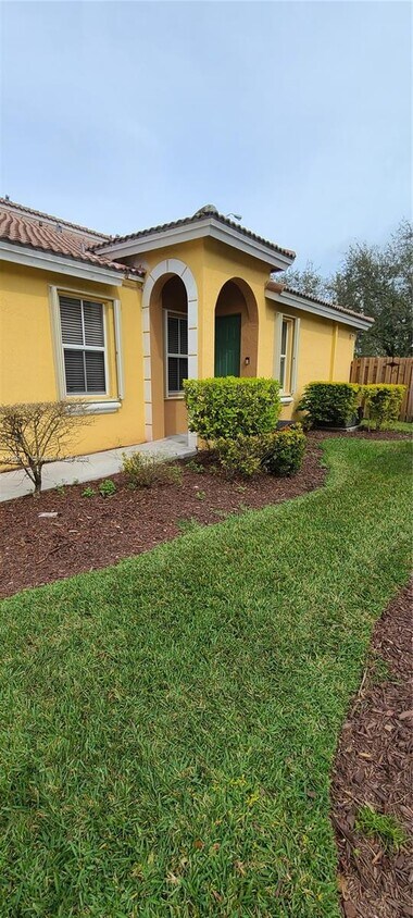 Foto principal - 971 NE 42nd Pl