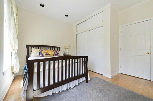 Building Photo - 19 Follen St