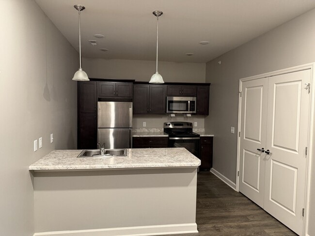 Building Photo - 2630 Lisa Ln