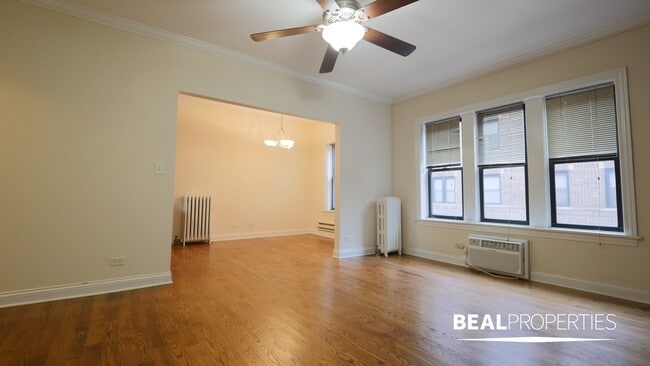 Building Photo - 744 W Addison St