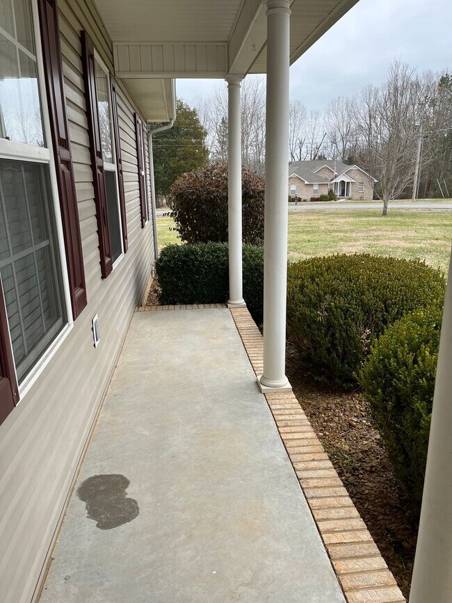 Building Photo - House in Winchester, TN